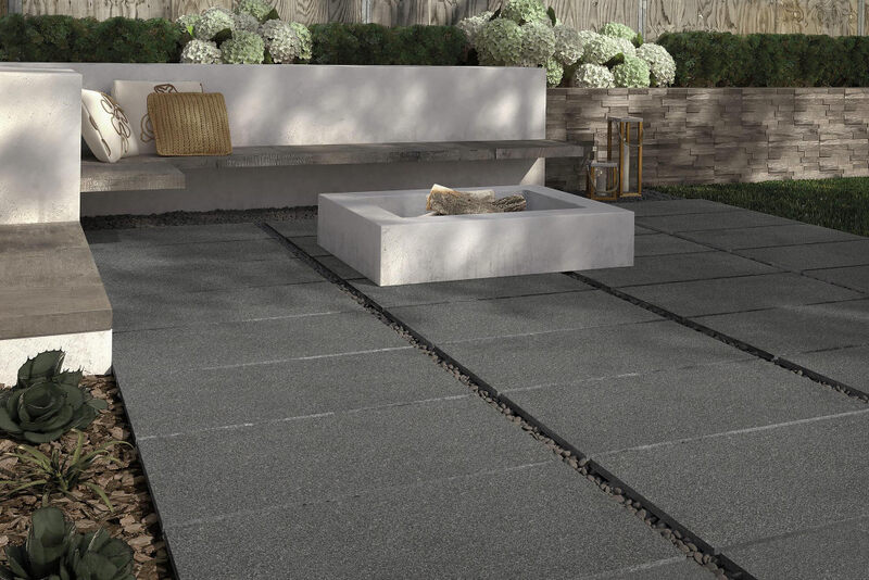 Czym charakteryzują się płyty brukowe w stylu rustykalnym?