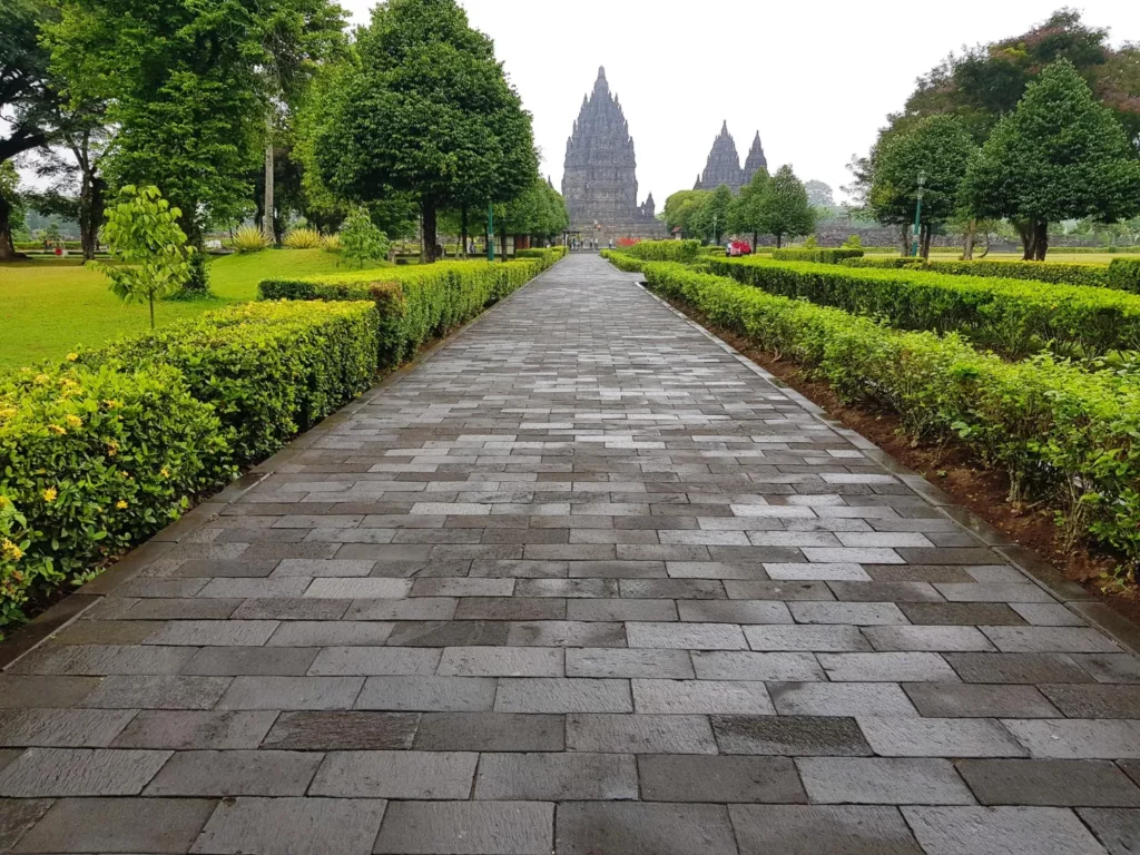 Kostka brukowa a zielone przestrzenie w miastach