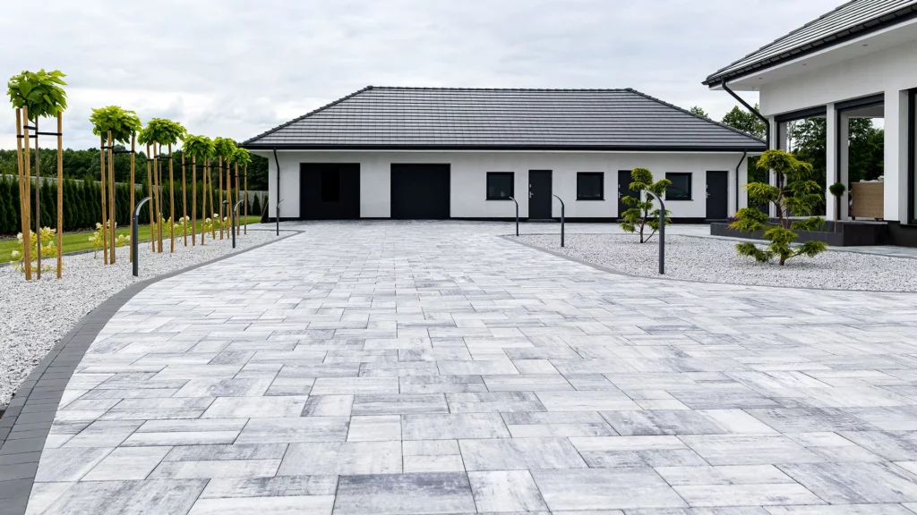 Płyty brukowe a styl minimalistyczny na posesji