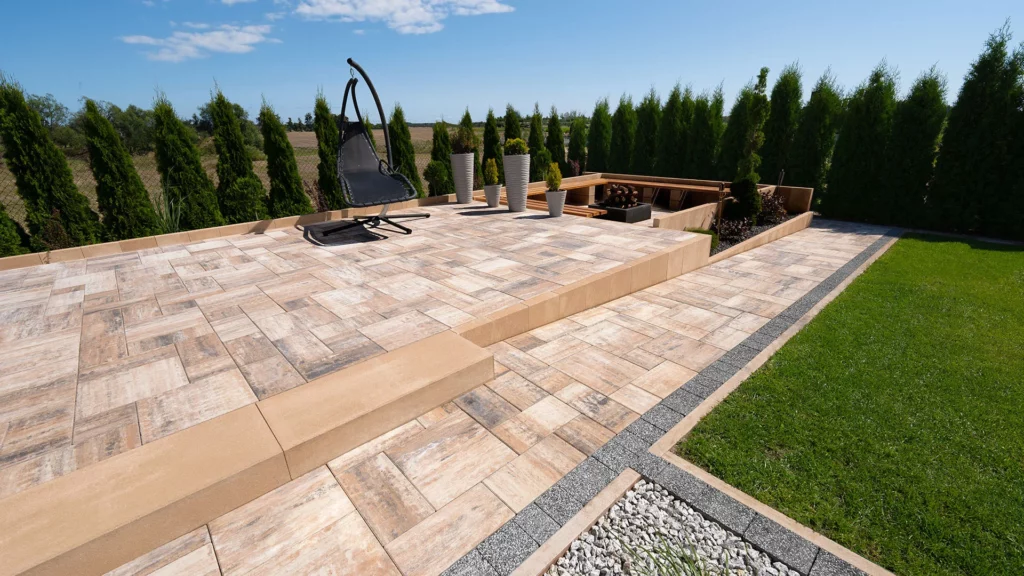 Stopnie schodowe a mała architektura w ogrodzie