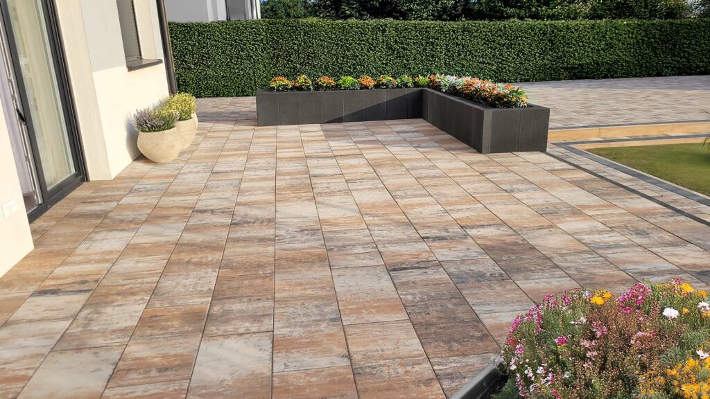 Jak odnowić kostkę betonową?