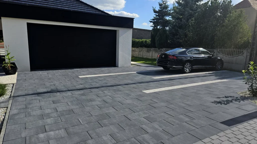 Ogrodzenia brukowe i kostka betonowa w aranżacjach